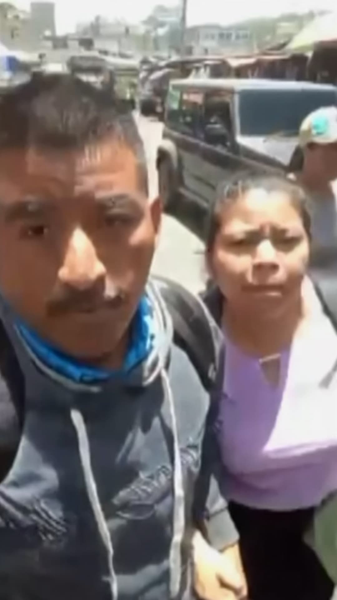 Cinco hermanos quedan solos tras la deportación de sus padres