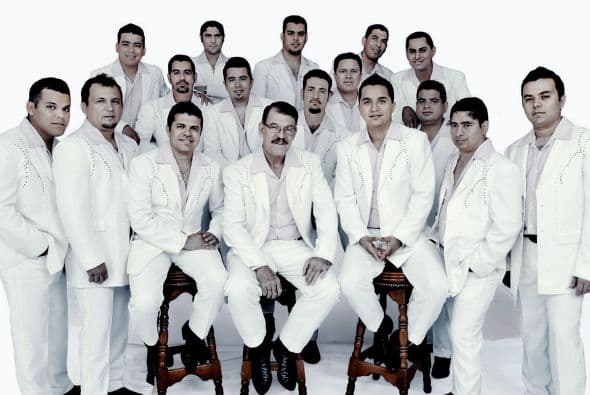 La Arrolladora Banda El Limón tuvo sus inicios en los 60, pero la banda, originaria de Sinaloa, México, no grabo su primer disco hasta 1997, titulado 'Mas Arrolladora Que Nunca'.