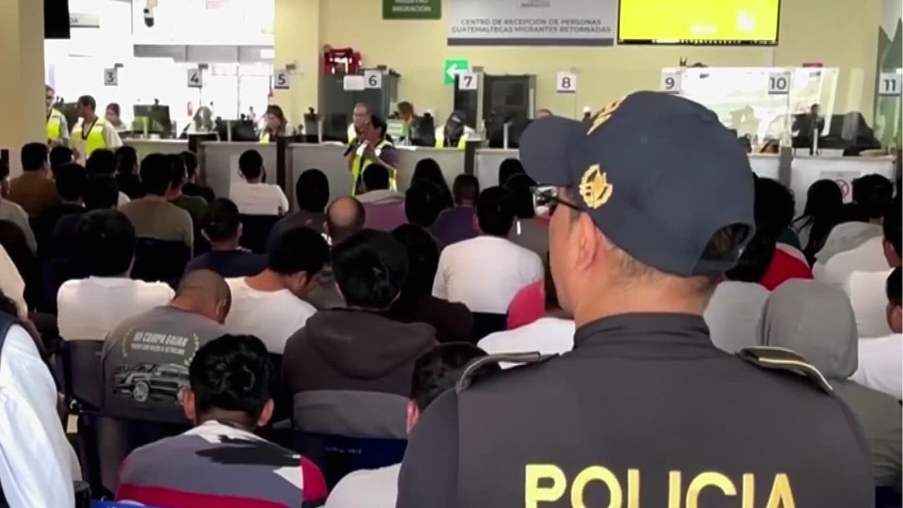 79 mexicanos deportados de EEUU llegan a Tapachula, Chiapas, y reciben apoyo para regresar a sus lugares de origen
