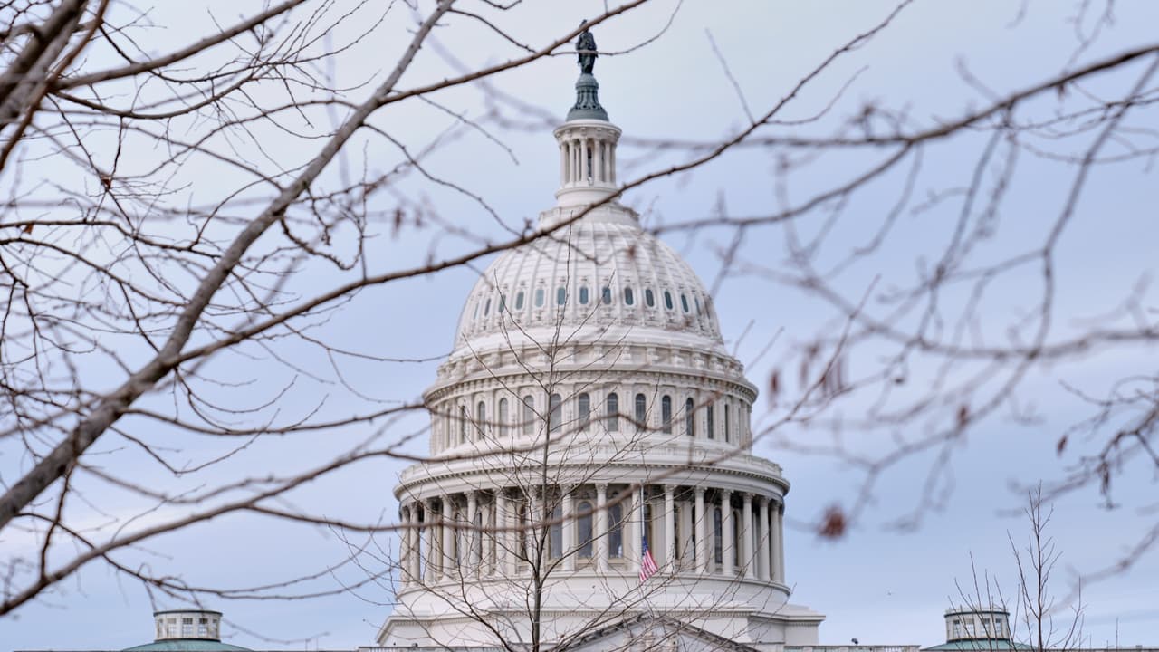 Liderazgo demócrata en el Senado de EEUU anuncia acuerdo para financiar gobierno hasta septiembre y evitar 'shutdown'