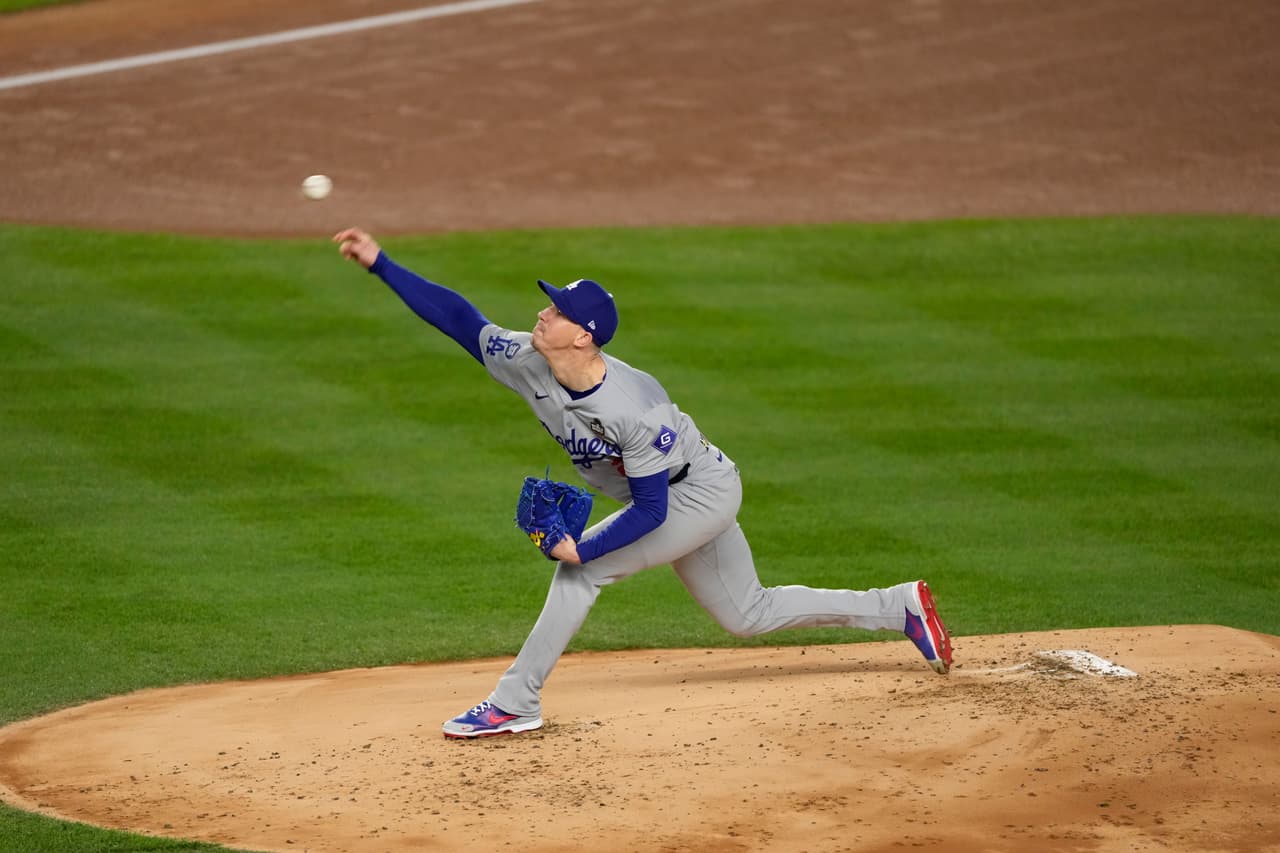 <h2 class="cms-H2-H2">6. El momento de <b>Walker Buehler </b></h2>
<br>
<br>
<b>Walker Buehler consolidó su reputación de lanzador de grandes juegos</b>, lanzando cinco entradas sin anotaciones en la victoria por 4-2 en el Juego 3 de la Serie Mundial en el Yankee Stadium.