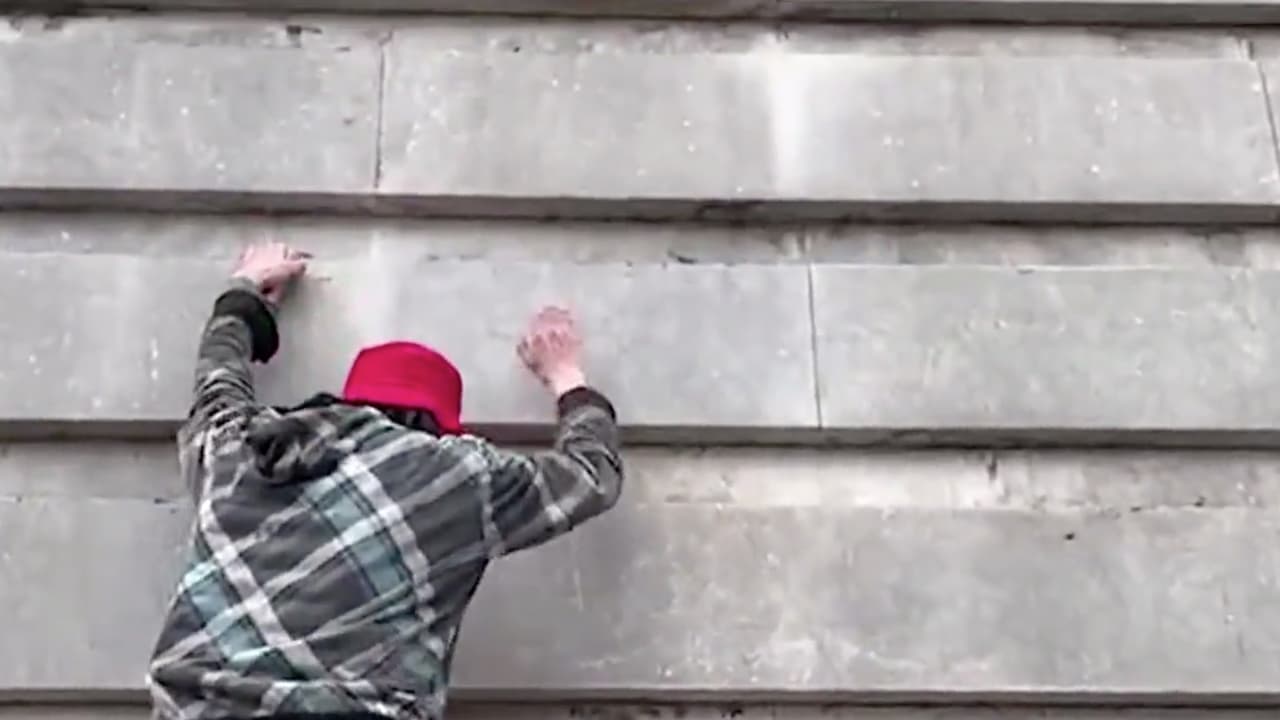 “Somos tejanos, la mayoría de la comunidad entiende que la protesta es permitida, es un derecho, pero no permitiremos que se rompa la ley”, continuó.