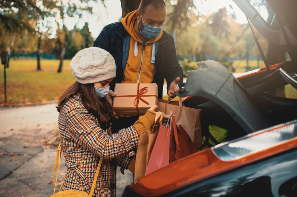 <b>ACUARIO</b>
<br>Al signo imaginativo y humanitario no le importa tanto qué regalar o qué recibe. Seguramente hasta invita a sus seres queridos a que, en lugar de comprar tantas cosas, hagan una donación a caridad o vayan a ayudar a los más necesitados durante esta temporada.