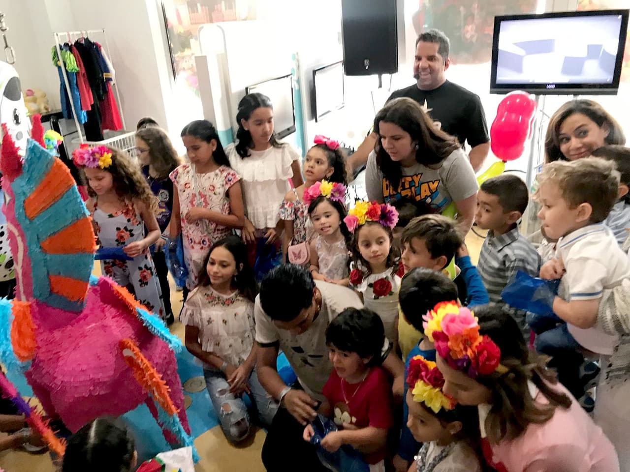 Todos los amiguitos de Giulietta estaban atentos a lo que pasaba.