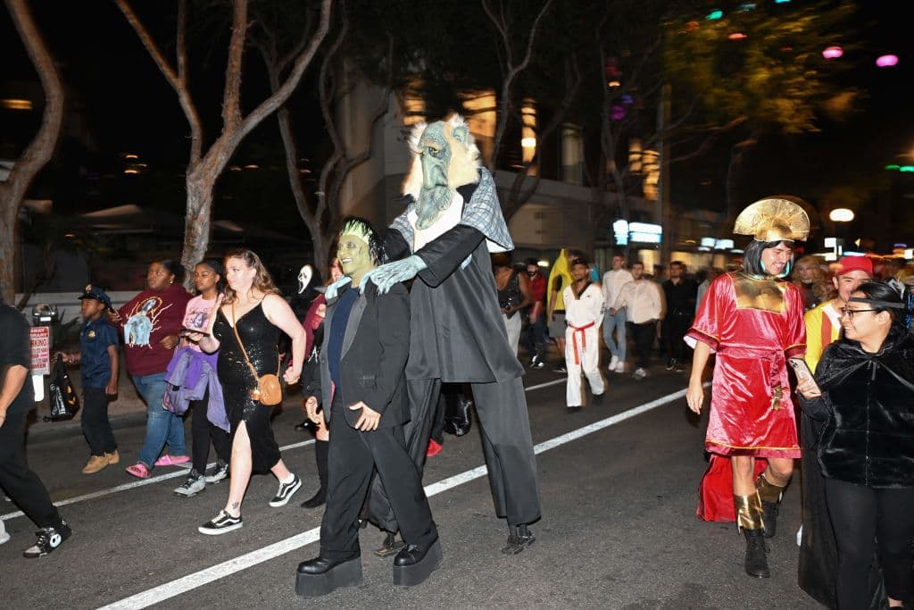 El carnaval de Halloween de West Hollywood regresó como en los 'viejos' tiempos.