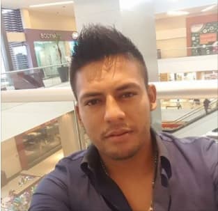 De acuerdo con las primeras investigaciones, el cantante de regional mexicano conducía por céntrica calle de la Delegación Tláhuac en la madrugada, cuando fue alcanzado por otro vehículo desde el cual le dispararon en una decena de ocasiones.