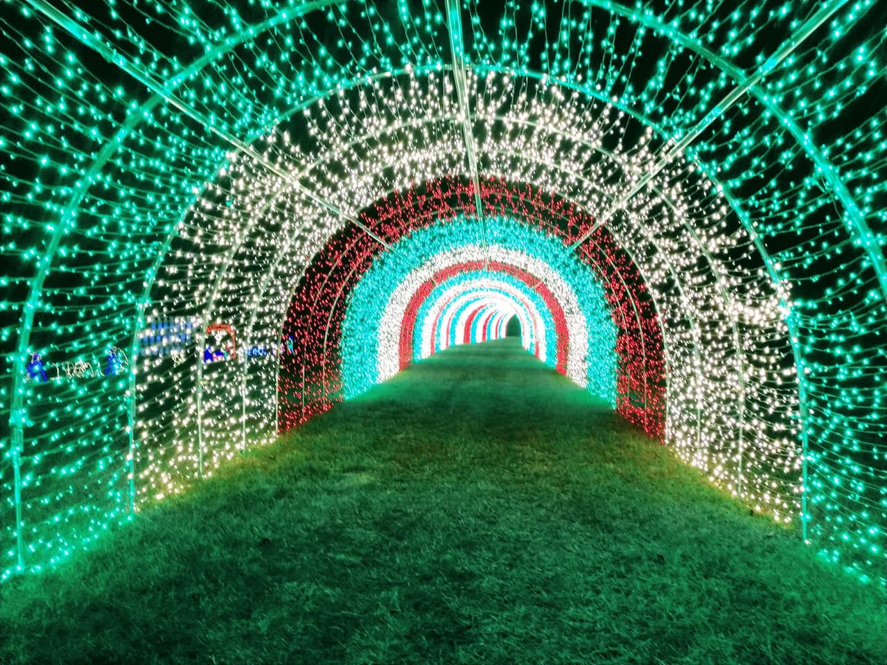 Sus organizadores creen que "quizás tengamos el túnel iluminado por LED más largo del mundo, con más de 200,000 luces”.