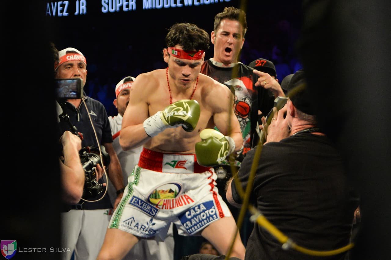 Te acercamos a los golpes que se dieron Saúl 'Canelo' Álvarez en contra de Julio César Chávez Jr., imágenes que te harán sentir en el ring.