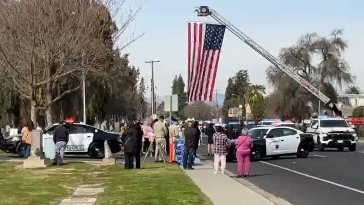 La cantidad de elementos policiacos que llegaron al Cementerio de Reedley fue impresionante.