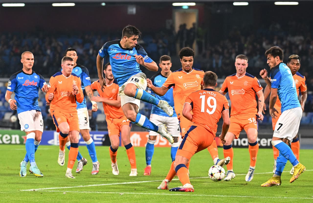 Un doblete del Giovanni Simeone encaminó la goleada del Napoli ante Rangers que finiquitó Ostigard en la Champions para seguir líder del Grupo A sobre Liverpool.