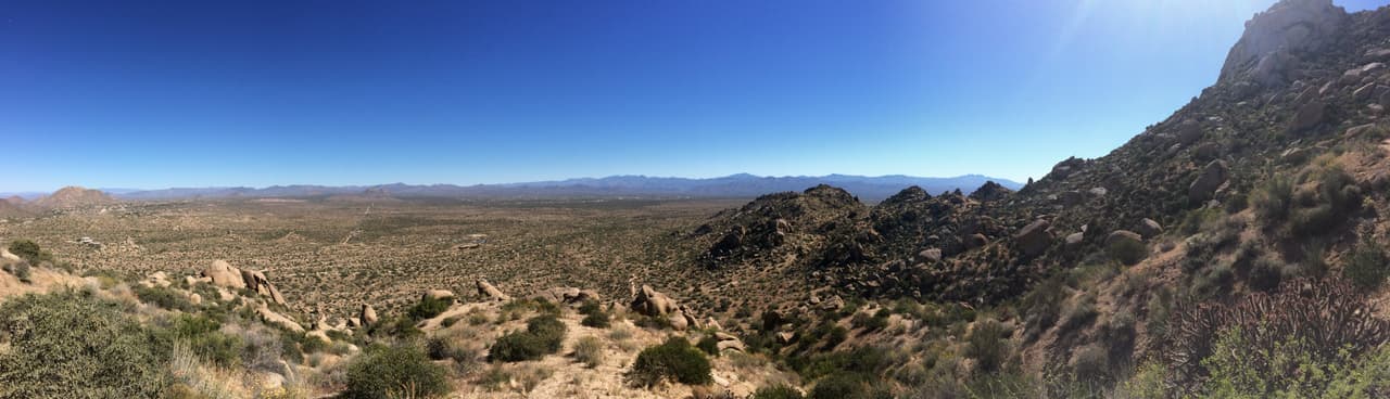 <b>El <a href="https://www.univision.com/local/arizona-ktvw/subiendo-al-pulgar-de-tom-en-phoenix-toms-thumb-trail-fotos">"Tom's thumb trail" : </a></b> Uno de los senderos dentro del McDowell Sonoran Preserve de Scottsdale. La entrada de este sendero queda en la 23015 N 128th street. Scottsdale, AZ 85255. Hay estacionamiento gratis.
<br>