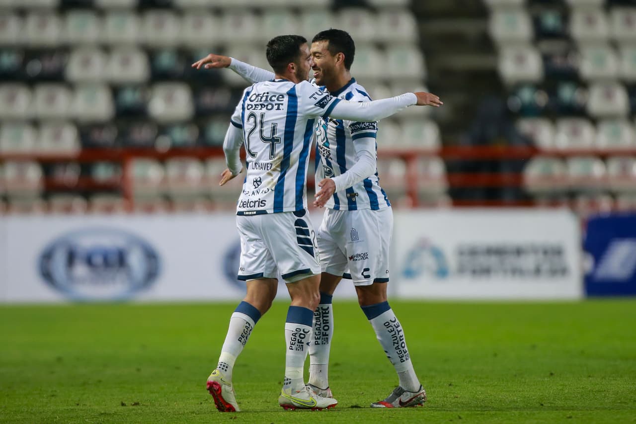 Los Tuzos se fueron con ventaja al descanso tras los tantos de Nicolás Ibáñez y Luis Chávez, pero Ángel Sepúlveda rescató el empate para los Gallos; José Angulo había adelantado a los visitantes.