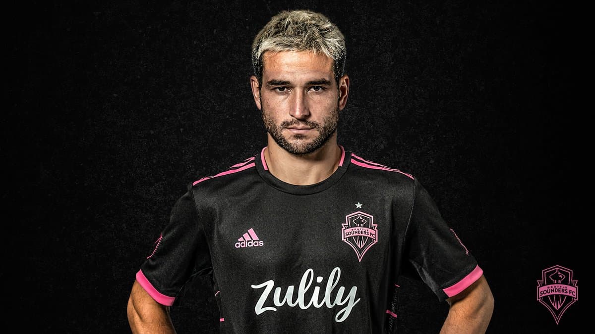 Nico Lodeiro luce la nueva enseña. (Seattle Sounders FC)