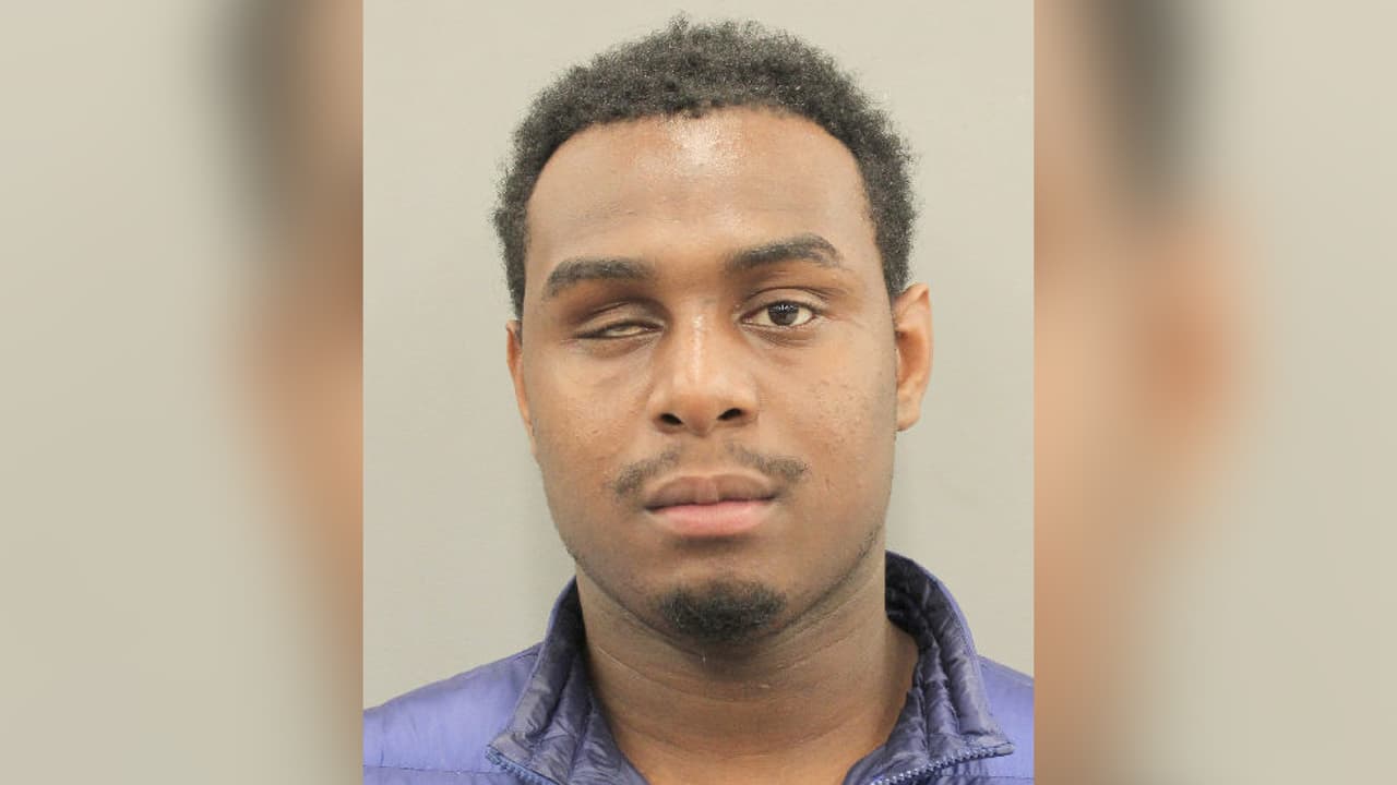 Buscan a hombre acusado de asesinar a la madre de su hijo tras una discusión en Houston