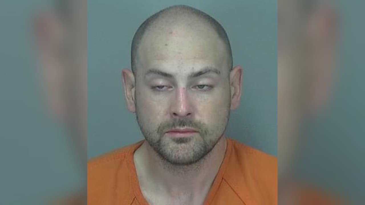 Acusan a Merlin Harrigan de poseer una colección “significativa” de pornografía infantil en Casa Grande