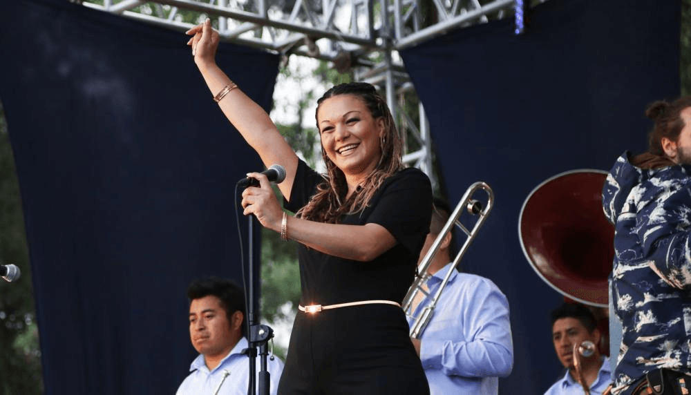 Luz tuvo que subir 44 libras para lograr parecerse a 'La Diva de la Banda'.