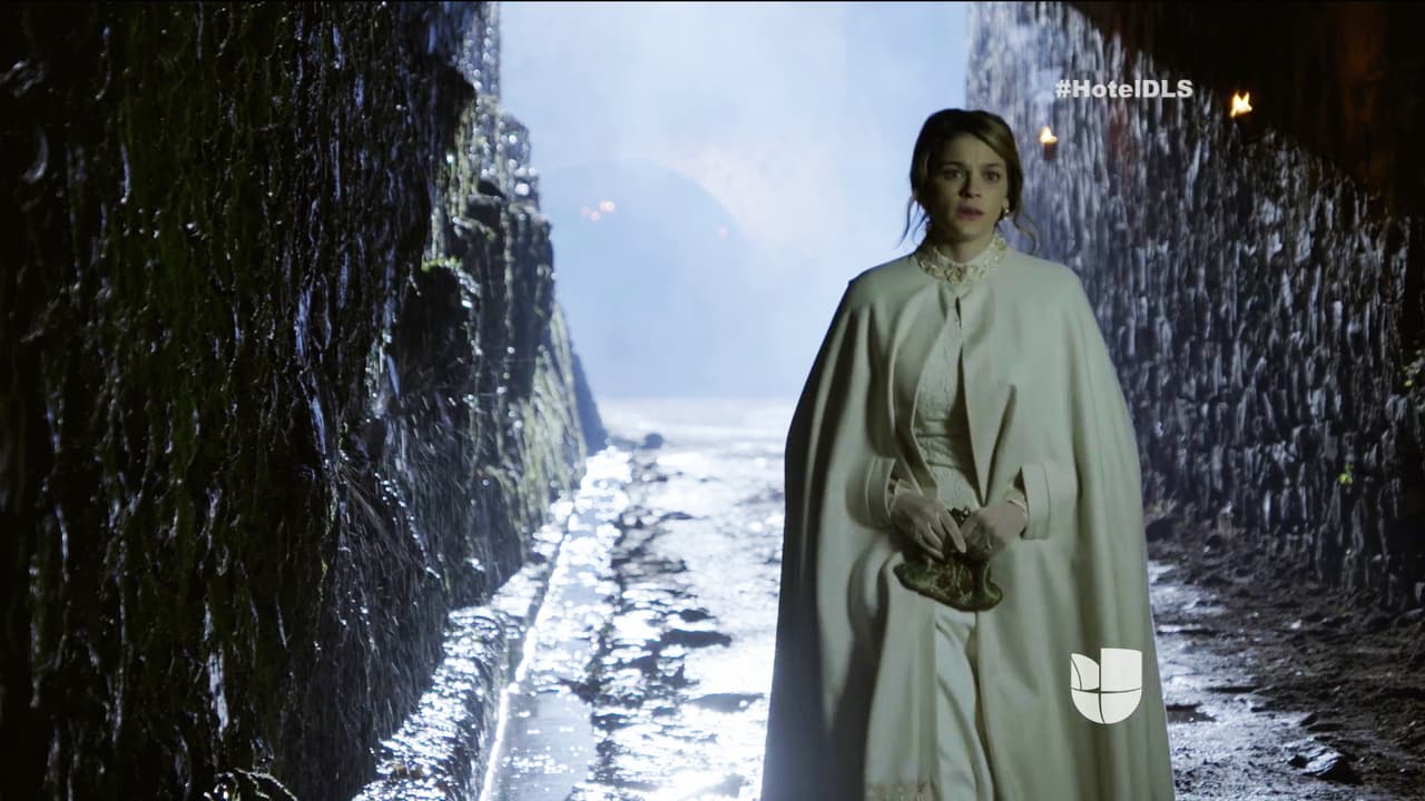 ¡Ayyy! Está caminando sola por lugares oscuros. ¡Es muy peligroso!