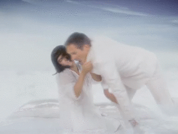 Pero… ¡Zas! Todo era un sueño y Lichita no controló sus ímpetus por Roberto tanto así que acabó volando directo al suelo.