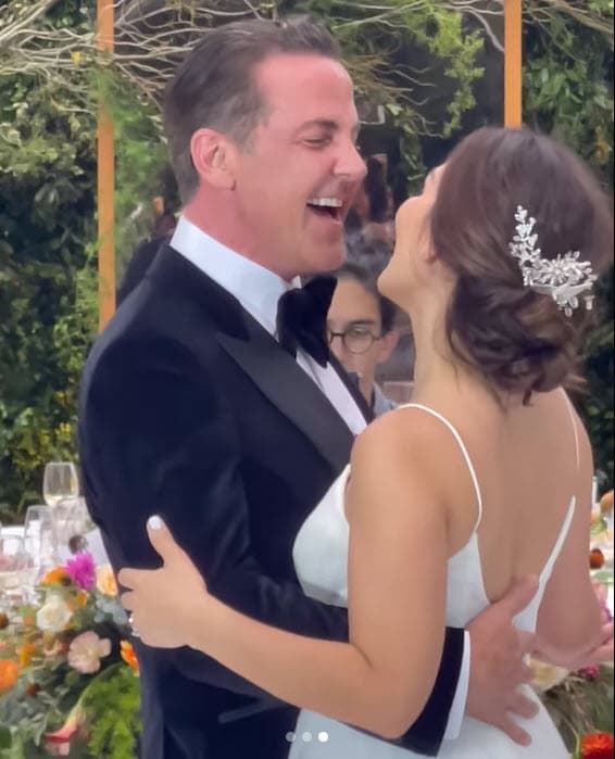 "Siempre digo a la novia que si su traje está bello y cómodo,
<b>¿para qué se va a cambiar cinco veces?</b>".
<br>