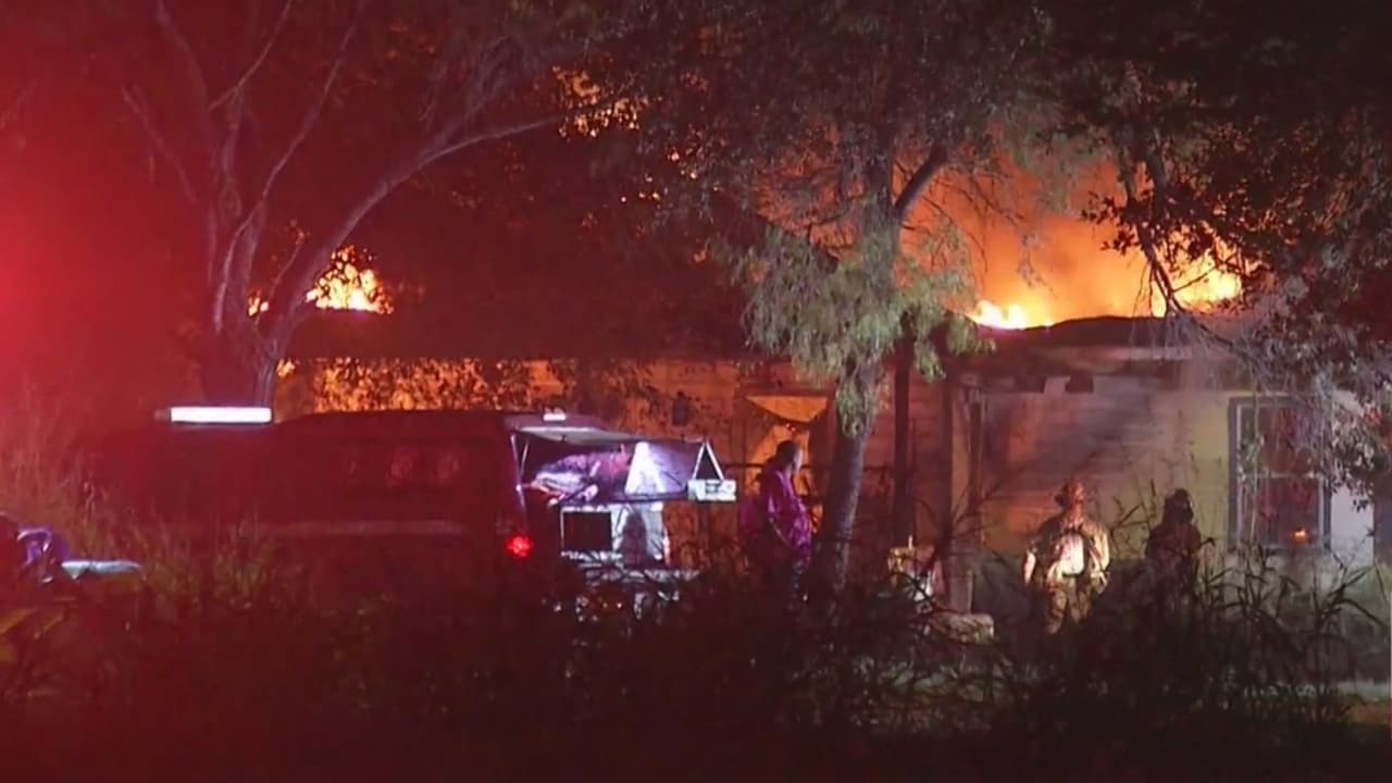 Fuego destruye por completo una granja para cerdos en San Antonio