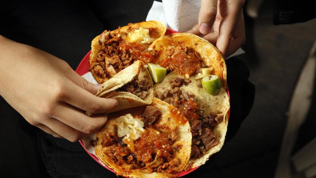 'Tacos al pastor y alambre' in Mexico City.