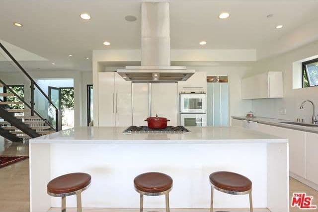 ¿Se va de su casa para conseguir una más adecuada contra la invasión zombi?