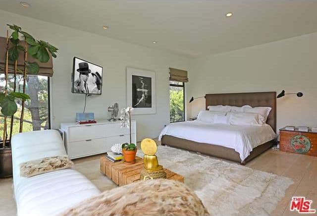 ¿No te encantaría dormir donde lo hizo esta 'mata-zombis'?