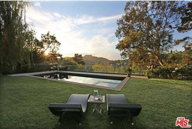 Por si tanto glamour no fuera poco, también el exterior es una preciosura.