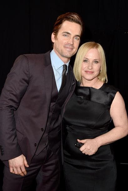 Matt Bomer con Patricia Arquette tras ganar.