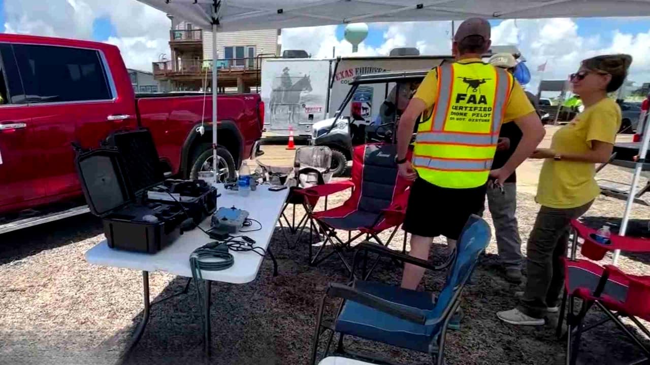 Continúa búsqueda del niño de 10 años arrastrado por una ola en Surfside Beach