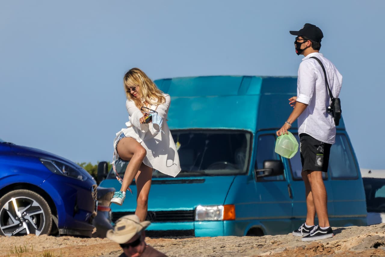 No solo notaron los likes que ambos colocaban en las fotografías del otro, también se dieron cuenta de que los cantantes posteaban fotos de los mismos lugares.