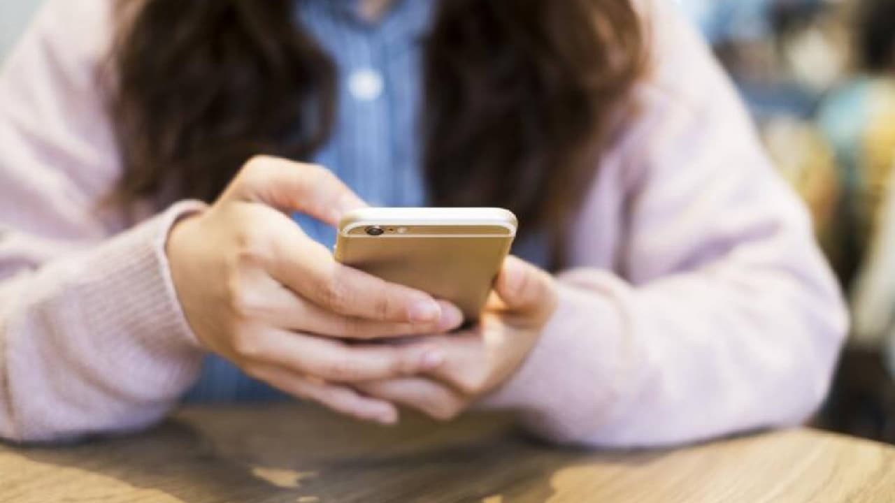 Estos programas te ofrecen telefonía celular y conectividad gratuita en Arizona