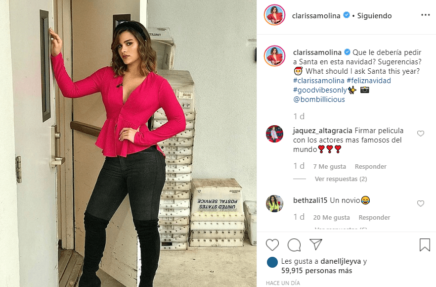 "¿Qué le debería pedir a Santa esta Navidad? ¿Sugerencias?", escribió la dominicana en una publicación que realizó en Instagram.
