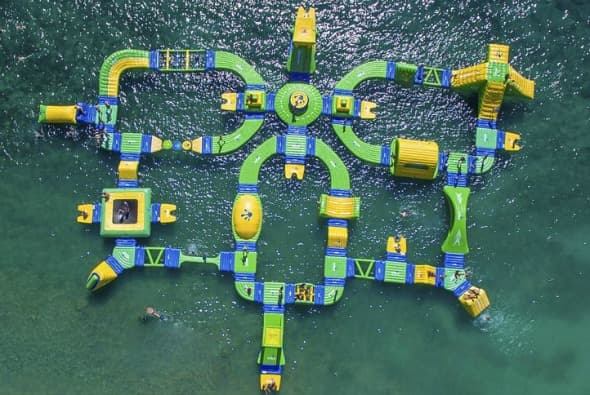 ¡A nadar se ha dicho! Viene un parque acuático flotante al Lago Michigan