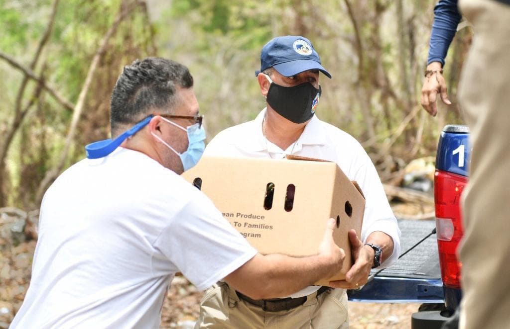 "En este caso se distribuyeron 675 cajas de alimentos casa a casa. El agradecimiento de los residentes de zonas rurales era palpable. El éxito en la operación de este programa ha tenido su recompensa al aprobarse una extensión del mismo hasta el 31 de agosto, cumpliendo con las prioridades de la gobernadora 
<a href="https://www.univision.com/temas/wanda-vazquez-garced">Wanda Vázquez</a> y haciendo posible la distribución de 1.2 millones de cajas de alimentos adicionales a nuestra población con productos locales y de otros estados de la nación", expresó el secretario.