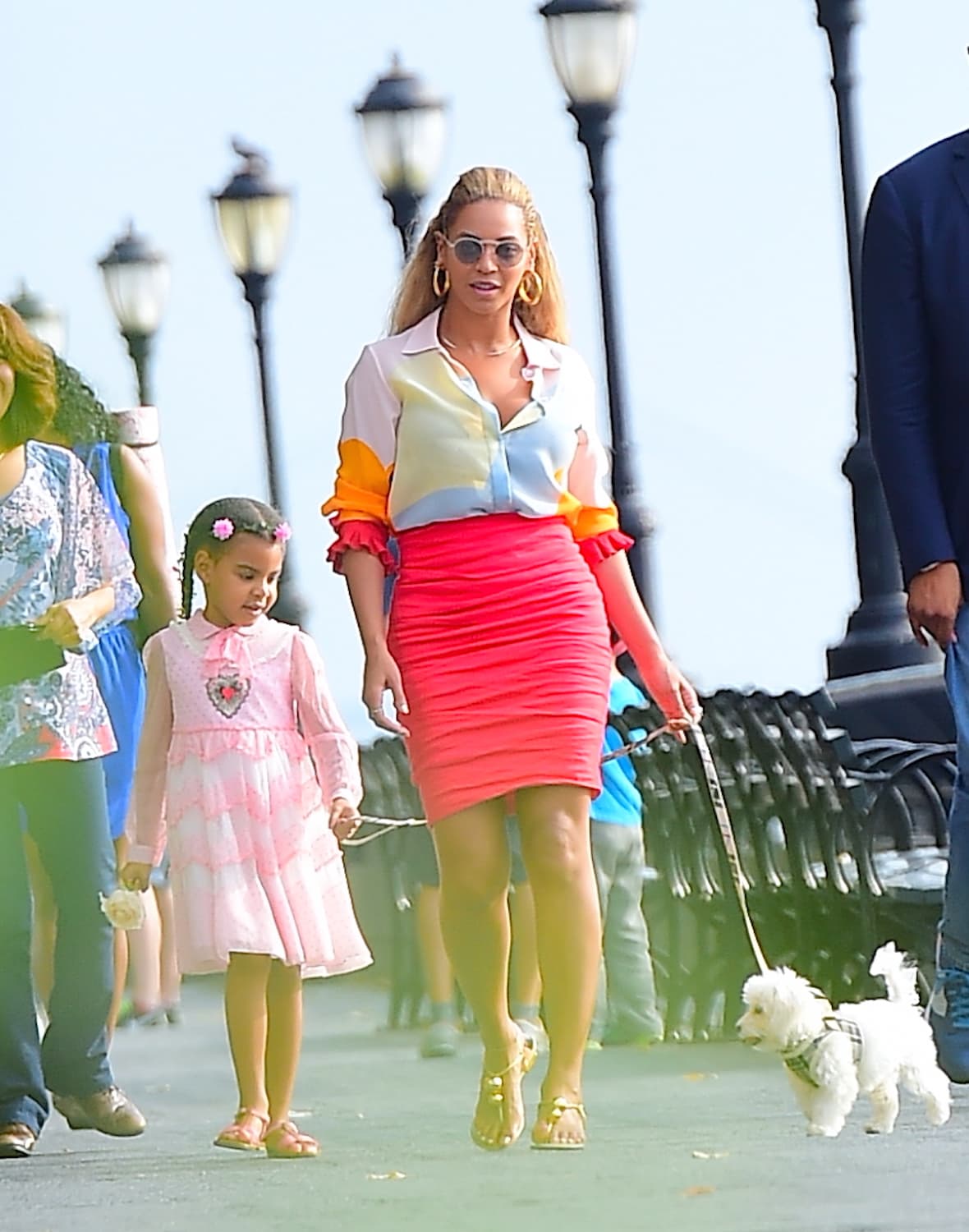 La pequeña disfruta de sus primeros años de vida a lo grande, en compañía de sus padres.