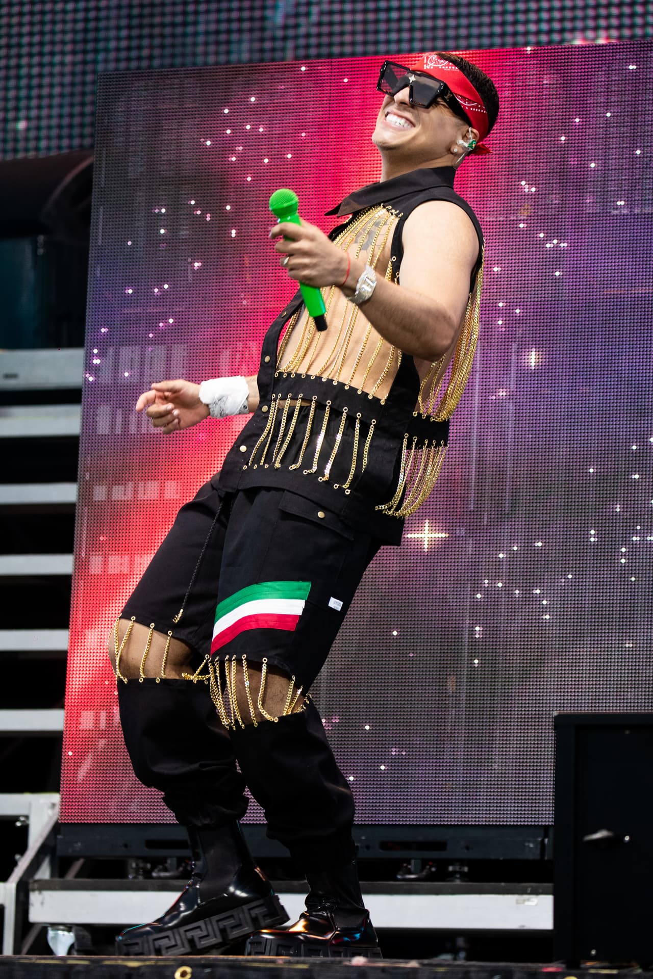 Sin embargo, no todo fue fácil. En varias ocasiones, Eduin Caz ha externado que cuando comenzó en la música sufrió muchas trabas y parecía imposible que Grupo Firme pudiera tener un éxito.