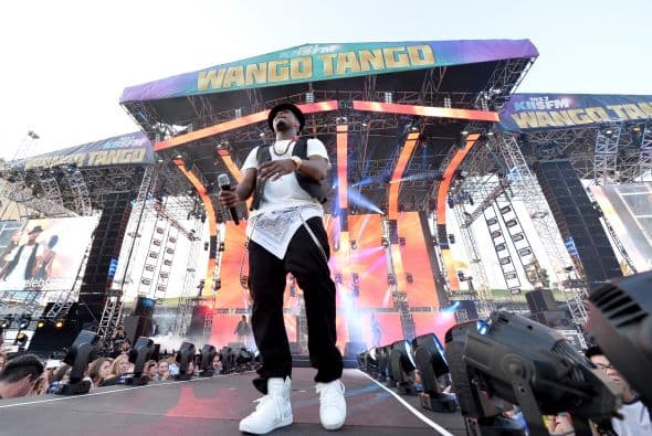 Con toda la actitud demostró que al ritmo de sus temas puede ser el rey.