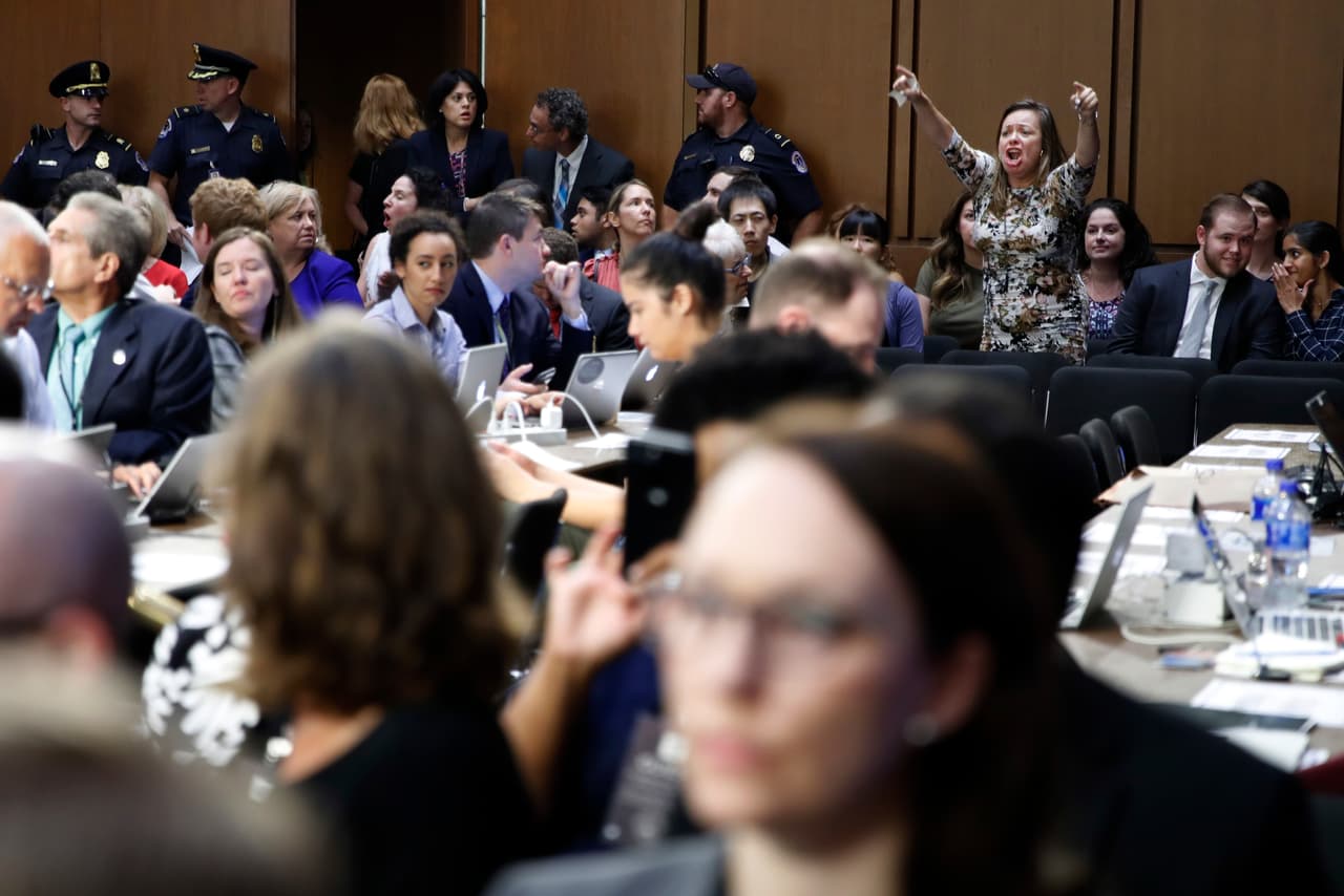 La nominación de Kavanaugh por Trump ha enfrentado a quienes lo ven como el que detendrá la tendencia liberal de la Corte y los que lo perciben como una traba para la sobrevivencia de valores progresistas, como el aborto, los derechos de la comunidad LGBT o inmigración.