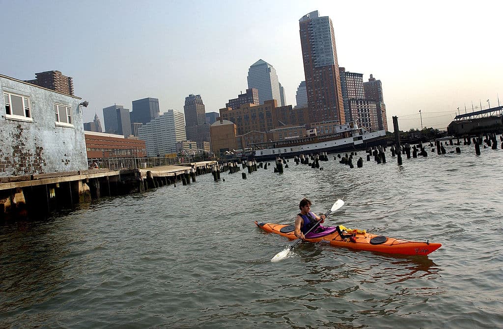 Este domingo, en el Hudson River Park ubicado en el Pier 26, de 9:00 am a 5:00 pm puedes tomar una sesión de 20 minutos de kayaking. Puedes celebrar el Día de los Padres de otro modo (¡con un kayak!), a través de esta actividad libre de costo en la que sus organizadores proveen todo el equipo que necesitas. Más información en este enlace.