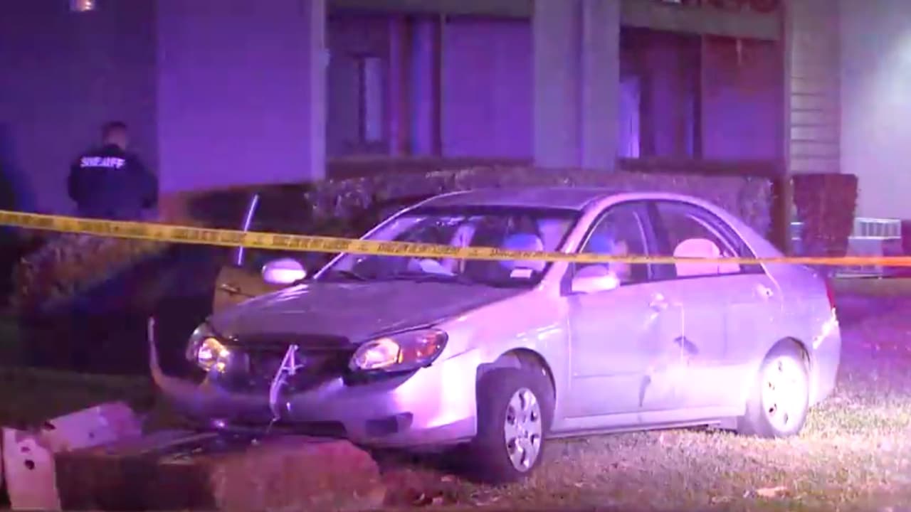 Balean por la espalda a joven de 17 años en un complejo de apartamentos al norte de Houston