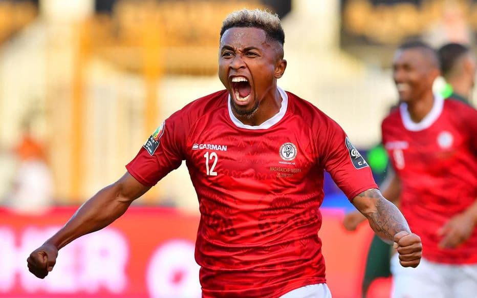 <b>Zotsara Randriambololona</b>
<br>Jugador franco-malgache que tuvo paso por equipos belgas y franceses. Juega para la selección de Madagascar desde el 2015.