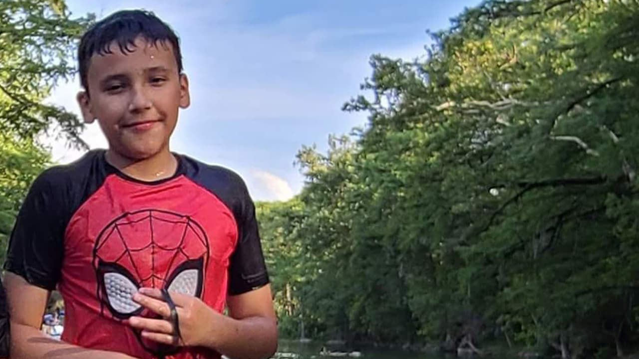 Mientras tanto la familia se prepara para darle el último adiós al menor. Los servicios fúnebres serán el 4 de abril de 3:00 a 9:00 pm, en Crespo Funeral Home ubicado en el 2516 Navigation Blvd., Houston, TX, 77003 y el entierro será el 5 de abril en Brookside Funeral Home.