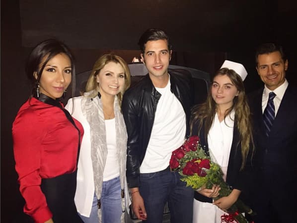 Sofía Castro recibió una grata visita en una de las funciones de la obra "Libre", pues Angélica Rivera y su esposo Enrique Peña Nieto, asistieron para verla en acción en el escenario.