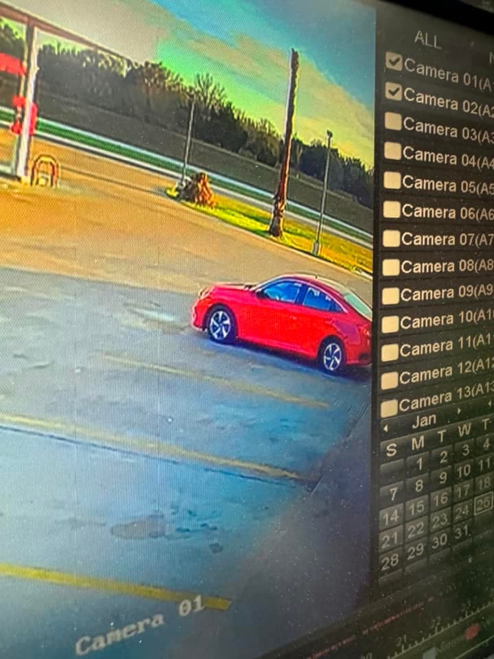 El hombre opera en tiendas de conveniencia en donde pide grandes cantidades de boletos de lotería, lo cual asciende a una cantidad entre los 400 y los 800 dólares.