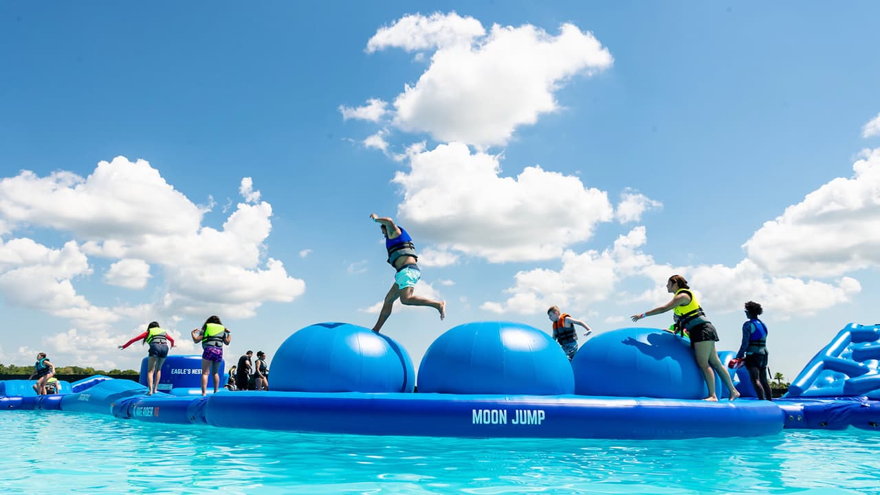 La carrera de obstáculos fue ampliada y es una de las áreas más visitadas en el Lagoonfest.