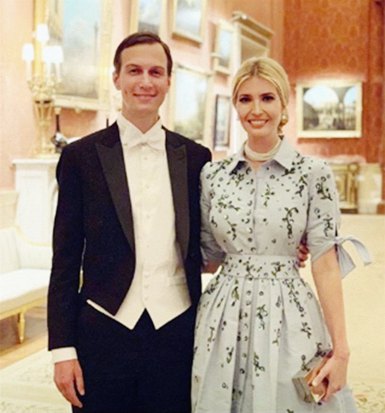 Dentro del salón palaciego en donde se realizó la cena la prensa no estaba habilitada, pero los hijos del mandatario compartieron imágenes de ellos ingresando al salón. / Crédito: Instagram 
<a href="https://www.instagram.com/p/ByRAFIfhMl0/" target="_blank">Ivanka Trump </a>