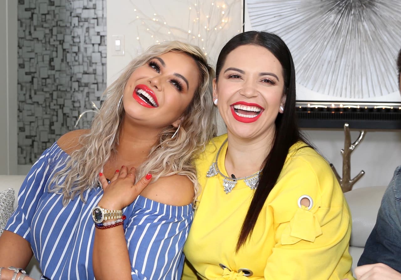 En entrevista para
<b><a href="https://peopleenespanol.com/celebridades/jacqie-rivera-lanza-su-carrera-de-cantante-con-un-magno-concierto-en-california/?utm_term=D0CDDA26-5CAA-11E9-A835-D3FDC28169F1&utm_campaign=peopleenespanol&utm_medium=social&utm_source=facebook.com&xid=socialflow_facebook_peopleenespanol" target="_blank"> People en español</a></b>, Jacquie
<b>fue cuestionada sobre la posibilidad</b> de colaborar musicalmente con su hermana
<b><a href="https://www.univision.com/temas/chiquis-rivera" target="_blank">Chiquis Rivera</a></b>.