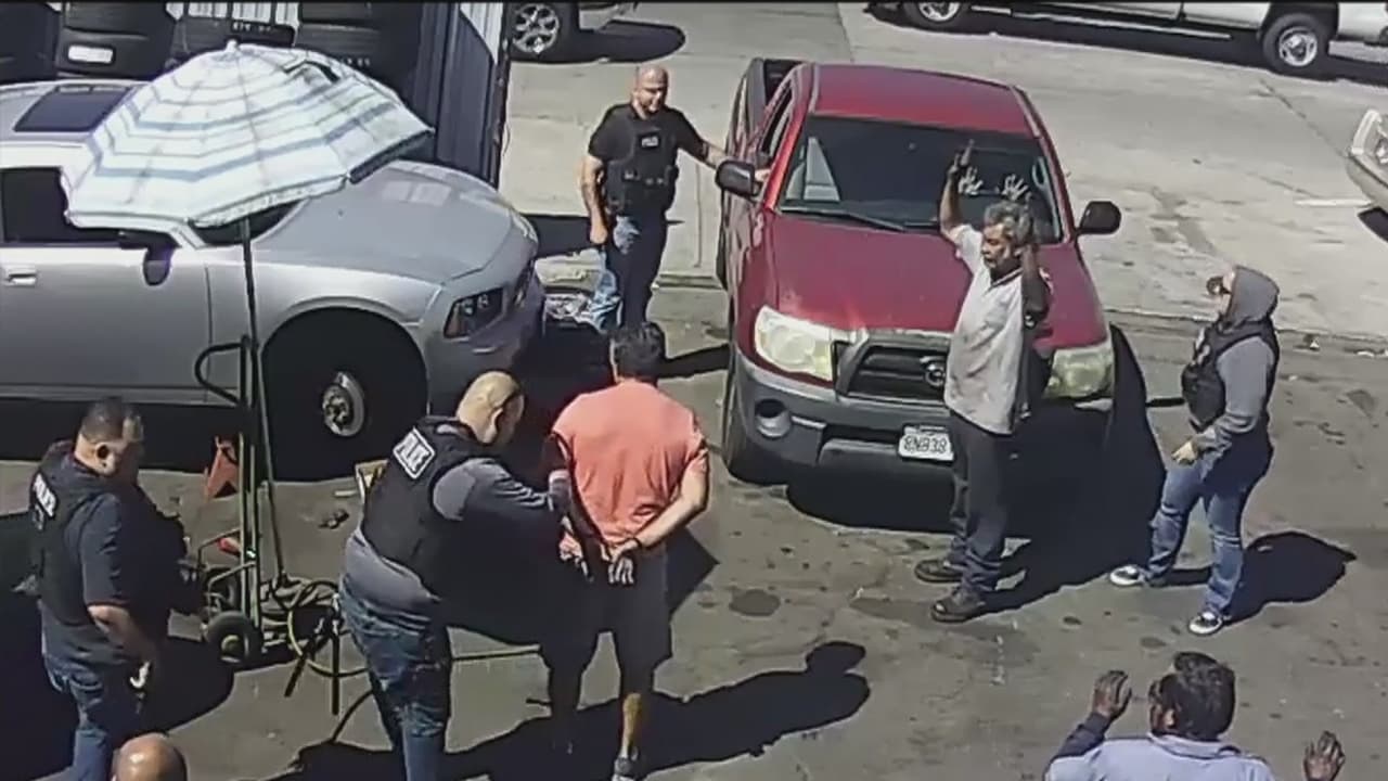 Agentes de ICE irrumpieron con armas semiautomáticas en un taller de Los Ángeles y arrestaron a los mecánicos