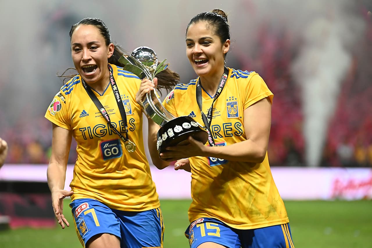 Tigres se corona campeón de la Liga MX Femenil tras vencer 2-1 a Monterrey en el Juego de Vuelta de la gran Final del Clausura 2019 y con un 3-2 en el global en partido efectuado en el Estadio BBVA. Así fueron los festejos de las felinas campeonas.
